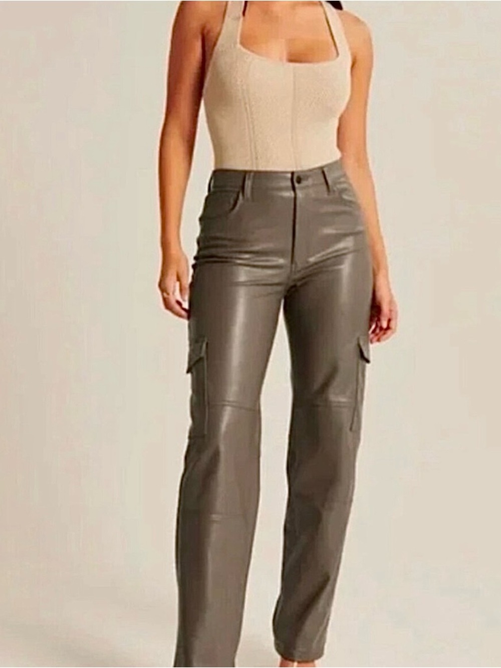 Abercrombie & Fitch 90s Relaxed High Rise Olive Vegan Leather Cargo Pants 26/2s - Picture 2 of 10